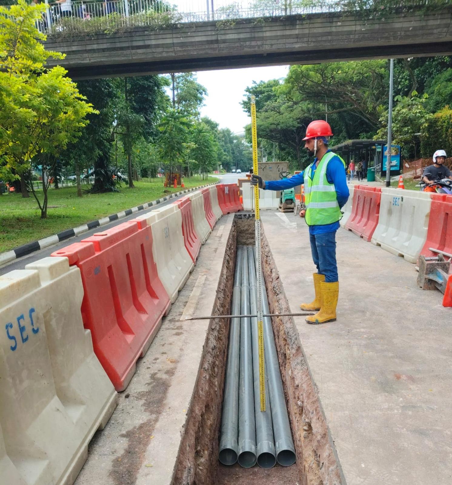 CR107 Traffic Light Pipe Works 01